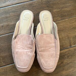 good condition a new day sandles